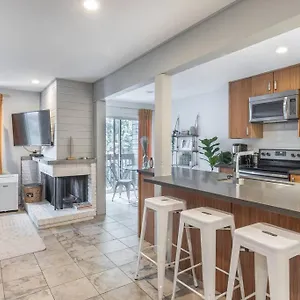 Apartment Updated Creekside Studio With Free Parking, Whistler
